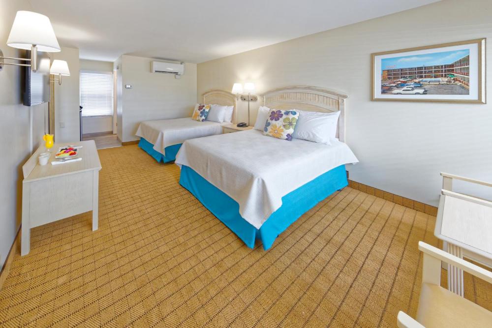 Double Room with Pool View interior